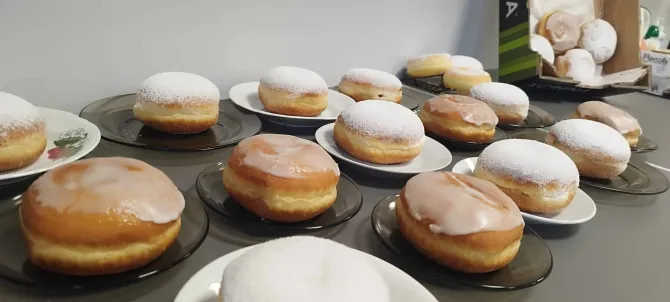 Pączki przygotowane dla uczestników spotkania z okazji tłustego czwartku