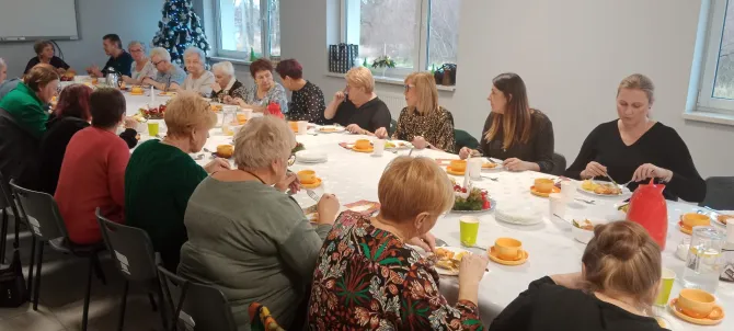 Na zdjęciu uczestnicy spotkania wigilijnego w Centrum Usług Społecznych w Czerwionce-Leszczynach przy ul. Młyńskiej 21A