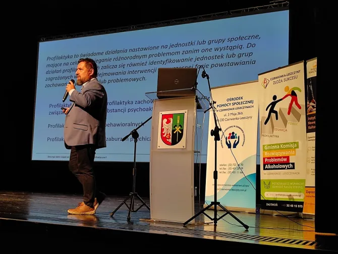 Na zdjęciu Robert Frączek, prelegent, Dział Profilaktyki i Edukacji Publicznej Krajowego Centrum Przeciwdziałania Uzależnieniom