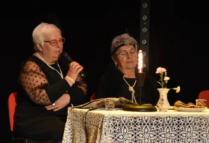 Seniorzy z Zameczku prezentujący program artystyczny Tuwim na wesoło (5) - zdj. Katarzyna Mazur, UGiM Czerwionka-Leszczyny